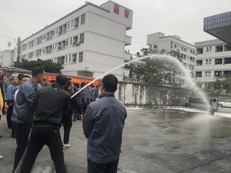 消防水對準火源 消防水對準火源